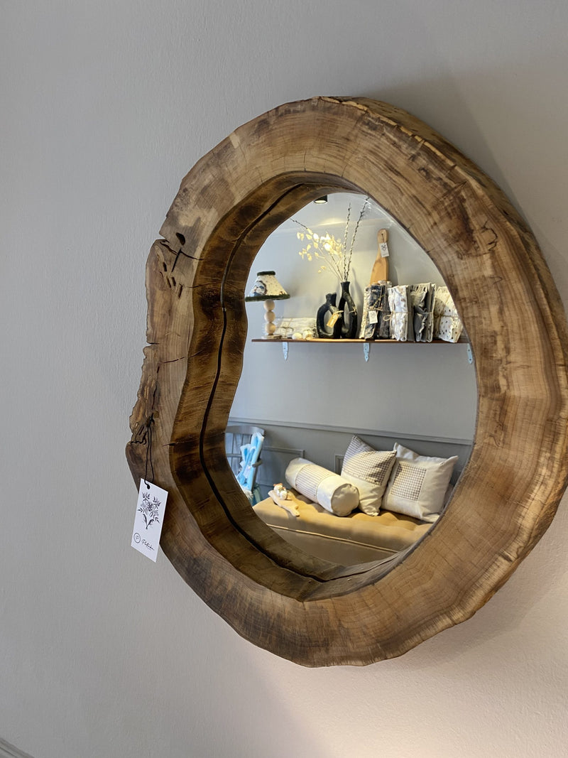 Огледало со рамка од буково дрво